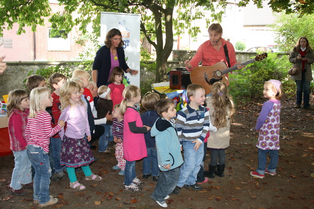 gal/2010/2010 Saitentwist Kita Dreistein Tag der offenen Tuer 26.09. Essen Haarzopf/2010 Saitentwist Dreistein Kita Tag der offenen Tuer 26.09. 042.jpg